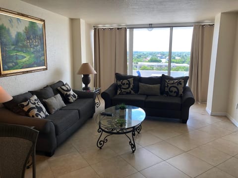 Galt Ocean Drive Beach Condo Apartahotel in Fort Lauderdale