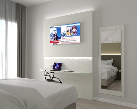 Bed, TV and multimedia, Photo of the whole room, Bedroom