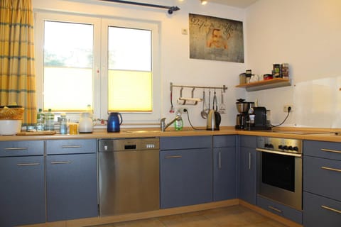 Coffee/tea facilities, Kitchen or kitchenette, dishwasher, pet friendly, stove