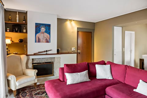 Kitchen or kitchenette, Living room, Seating area, fireplace, fireplace, flat iron