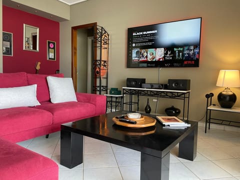 Cosy Relaxing Flat 60'' from Metro Station Condominio in Chalandri