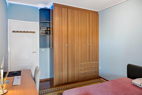 Bed, Living room, Photo of the whole room, Seating area, Bedroom, wardrobe