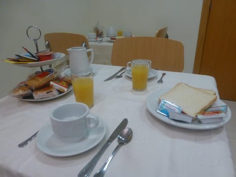 Hostal El Val Bed and Breakfast in Alcala de Henares