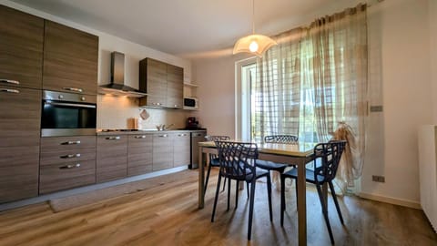 Kitchen or kitchenette, Dining area, pet friendly