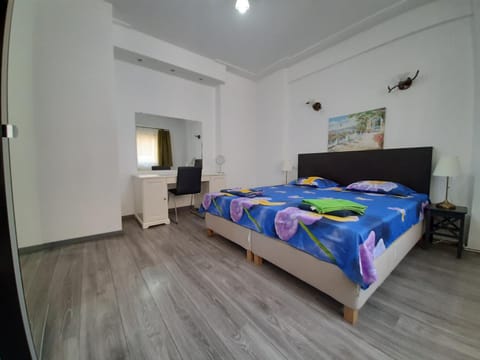 Four Rooms Apartment Central Appartement in Bucharest