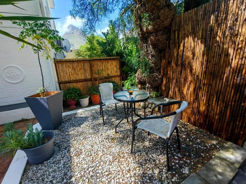 Swiss Cottage Guest House Bed and Breakfast in Camps Bay