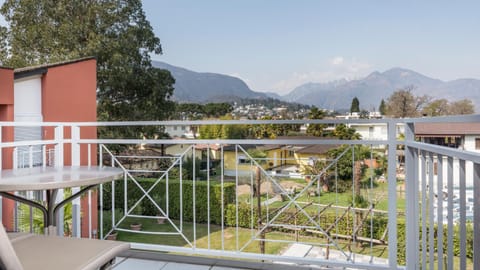 Balcony/Terrace, Mountain view
