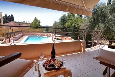 Property building, Balcony/Terrace, On site, Mountain view, Pool view