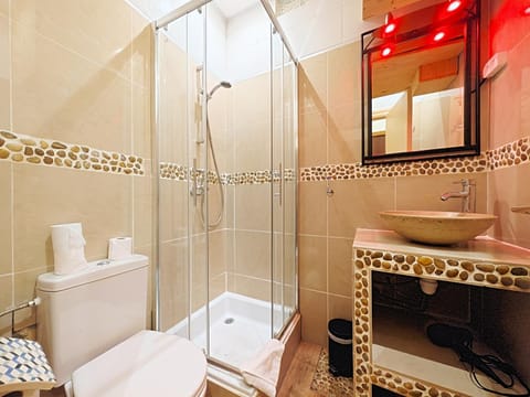 Shower, Toilet, Bathroom