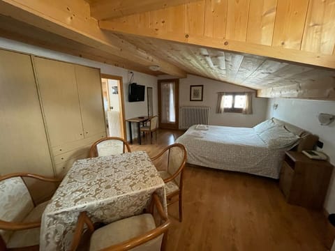 Ambassador Rooms in Bormio, SOLO CAMERA SENZA COLAZIONE Bed and Breakfast in Bormio