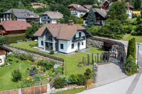 Property building, Spring, Day, Neighbourhood, Natural landscape, Bird's eye view, Garden, Garden view
