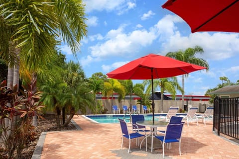 Super 8 by Wyndham Bradenton Sarasota Area Motel in Bayshore Gardens