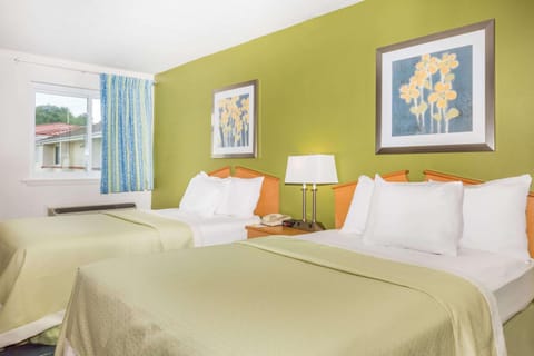 Days Inn & Suites by Wyndham Bridgeport - Clarksburg Hotel in Bridgeport