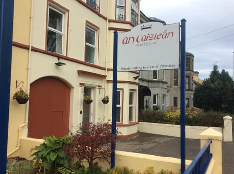 An Caislean Guest House Pensão in Ballycastle