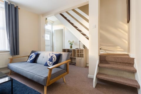 Well presented 2 bedroom house - sleeps four House in Royal Leamington Spa