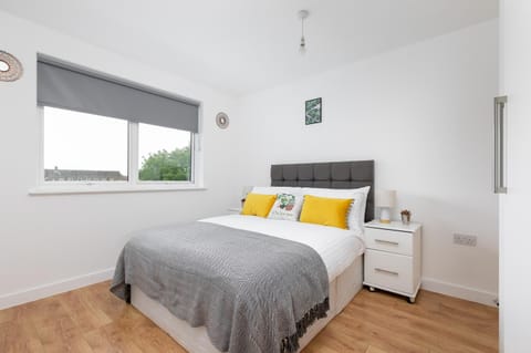 Skyvillion - COZY APARTMENTS in Enfield Town With Free Parking & Wifi Apartment in Enfield