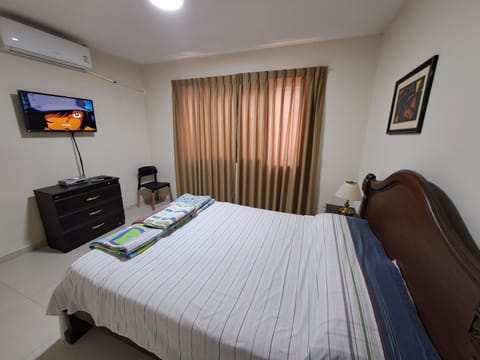 Bed, TV and multimedia, Photo of the whole room, Bedroom, air conditioner