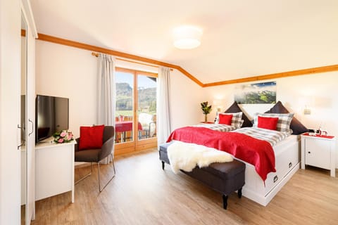 "Haus Berktold" - Annehmlichkeiten von 4-Sterne Familien-und Wellnesshotel Viktoria können mitbenutzt werden Vacation rental in Oberstdorf