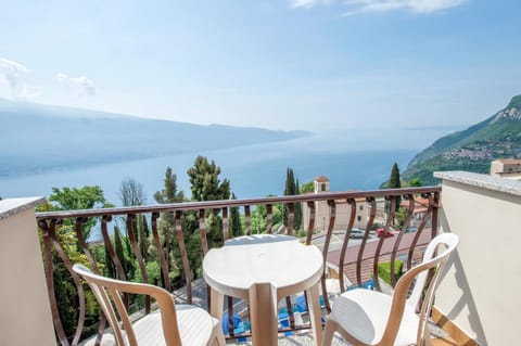 Balcony/Terrace, Lake view