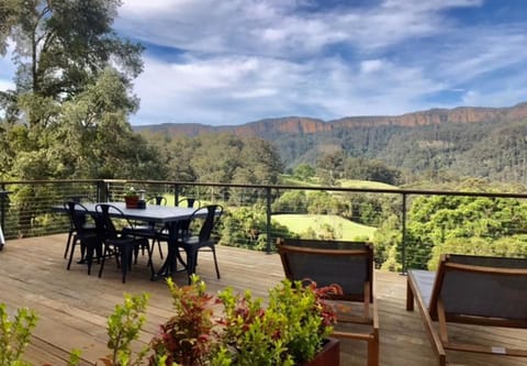 Amaroo Valley Springs Villa in Barrengarry