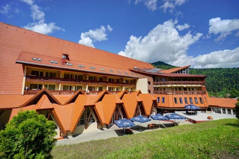 BBQ facilities, Balcony/Terrace, Seating area, Mountain view, Mountain view