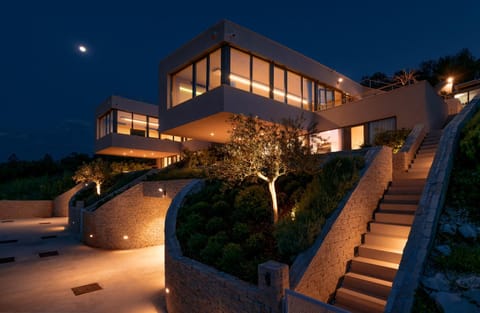 Property building, Facade/entrance, Garden, Floor plan