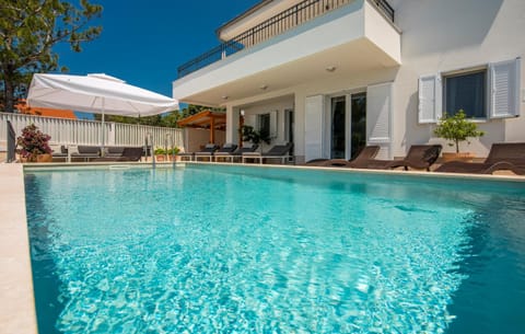 Property building, Pool view, Swimming pool, Swimming pool