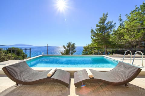 Pool view, Sea view