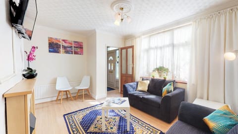 Library, Coffee/tea facilities, Living room, Photo of the whole room, Decorative detail, Seating area, Dining area