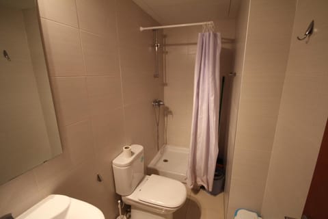 Shower, Toilet