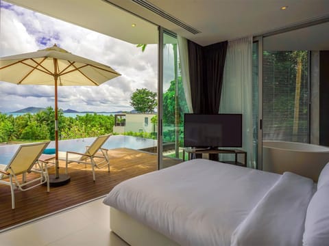 Bed, TV and multimedia, Bedroom, Pool view