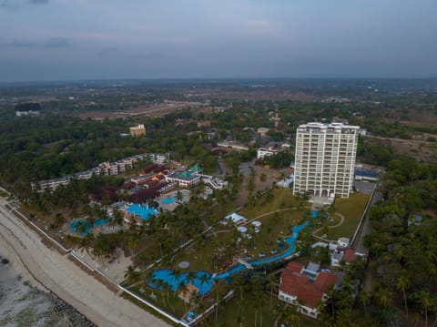 Property building, Natural landscape, Bird's eye view, Beach, Pool view, Sea view, Swimming pool