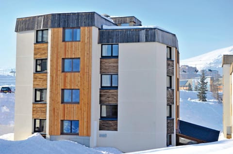 Facade/entrance, Winter