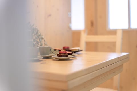 Food and drinks, Dining area