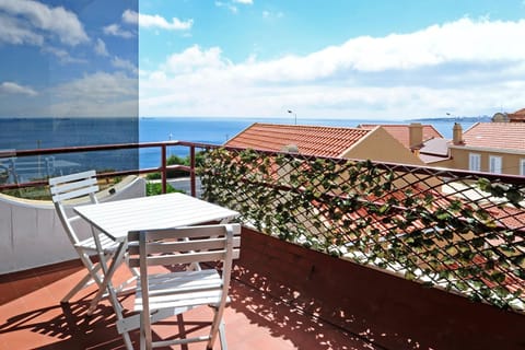 Natural landscape, View (from property/room), Balcony/Terrace, Dining area, Sea view