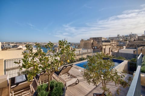 Landmark view, Pool view, Sea view