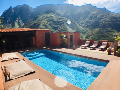 Garden, Mountain view, Pool view