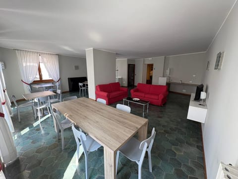 Communal lounge/ TV room, Lobby or reception