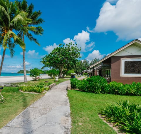 Facade/entrance, Natural landscape, Beach, Beach, Sea view