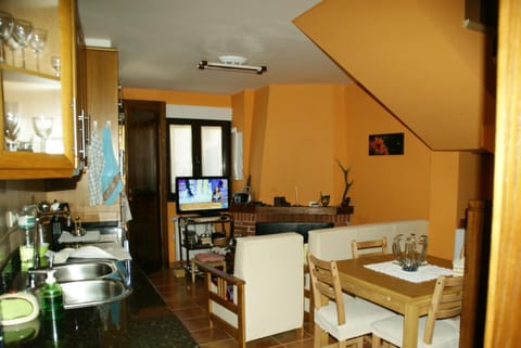 TV and multimedia, Kitchen or kitchenette, Living room, Dining area