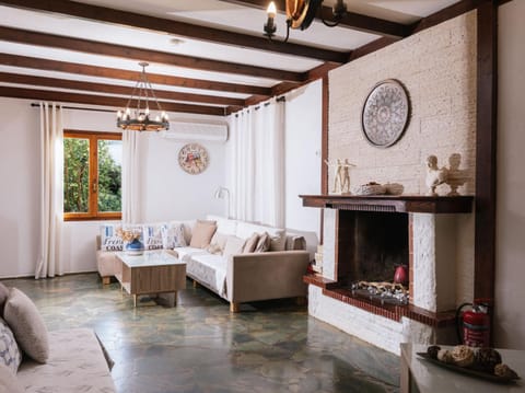 Wooden Beach House House in Crete