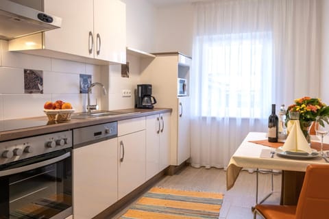 Kitchen or kitchenette, Food and drinks, Food and drinks, Decorative detail, Decorative detail, Dining area