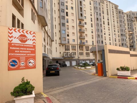 Magnifique appartement à Mobilart Oran pour famille ou pro UNIQUEMENT Apartamento in Oran