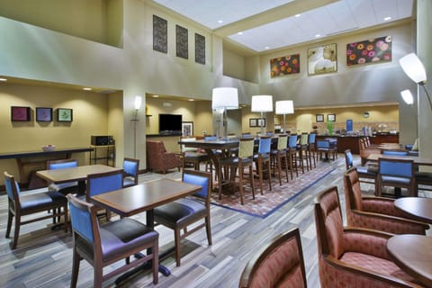 Hampton Inn & Suites Wichita-Northeast Hotel in Wichita