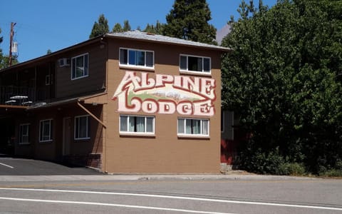 Alpine Lodge Motel in Mount Shasta