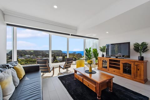 Neighbourhood, Natural landscape, Living room, City view, Garden view, Landmark view, River view, Sea view, Street view