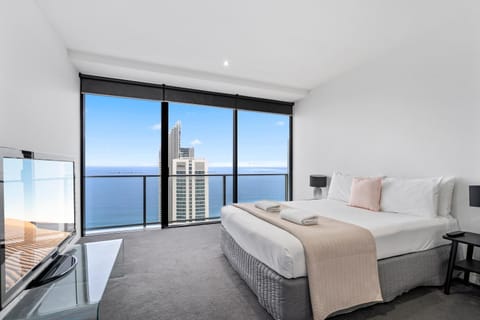 Circle on Cavill - Hosted by Coastal Letting Condo in Surfers Paradise