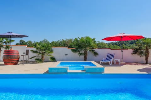 Patio, Day, Pool view, Swimming pool, sunbed