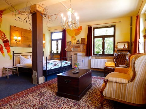 Bed, Living room, Photo of the whole room, Seating area, Bedroom