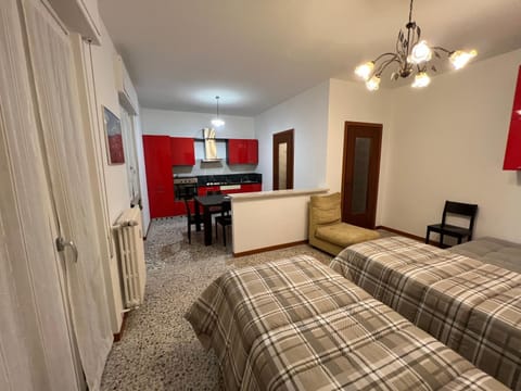 Bed, TV and multimedia, Living room, Photo of the whole room, Seating area, Bedroom, kitchen